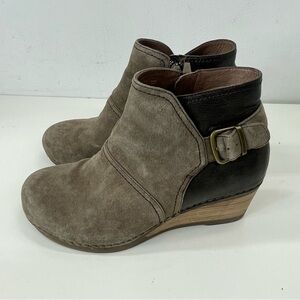 Dansko Taupe Shirley Wedge Suede Bootie Ankle Boots Size EU 39, US 9